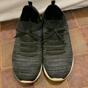 Ladies size 10 memory foam sketchers shoes like new